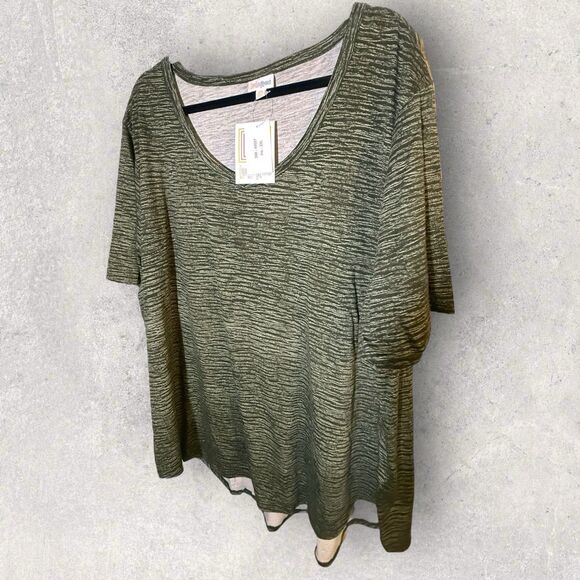 LuLaRoe Tops - LuLaRoe Iris Size 3XL Solid Green And White NWT.